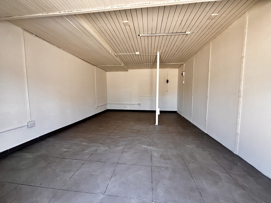 To Let commercial Property for Rent in De Kuilen Western Cape